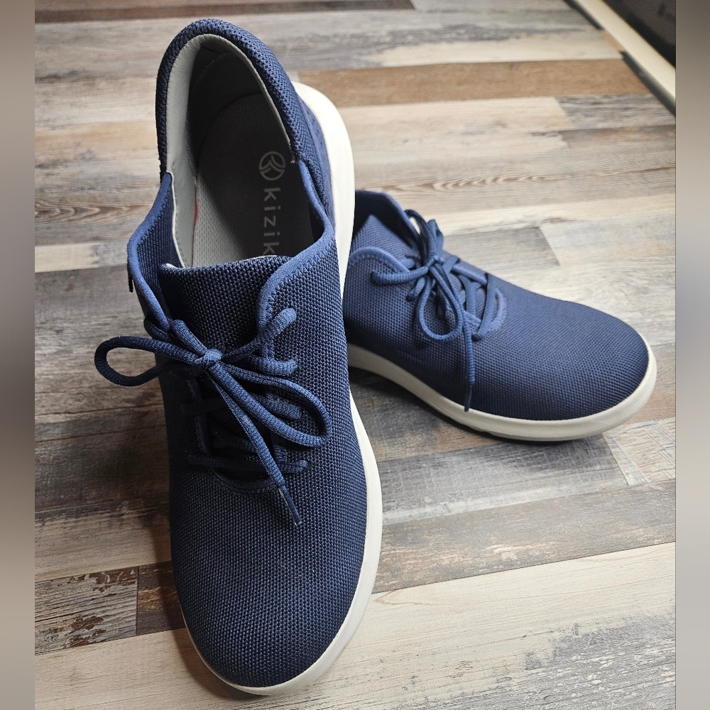 Kizik Sneakers Navy Blue Lace Up Men's 13 Womwn's 14.5